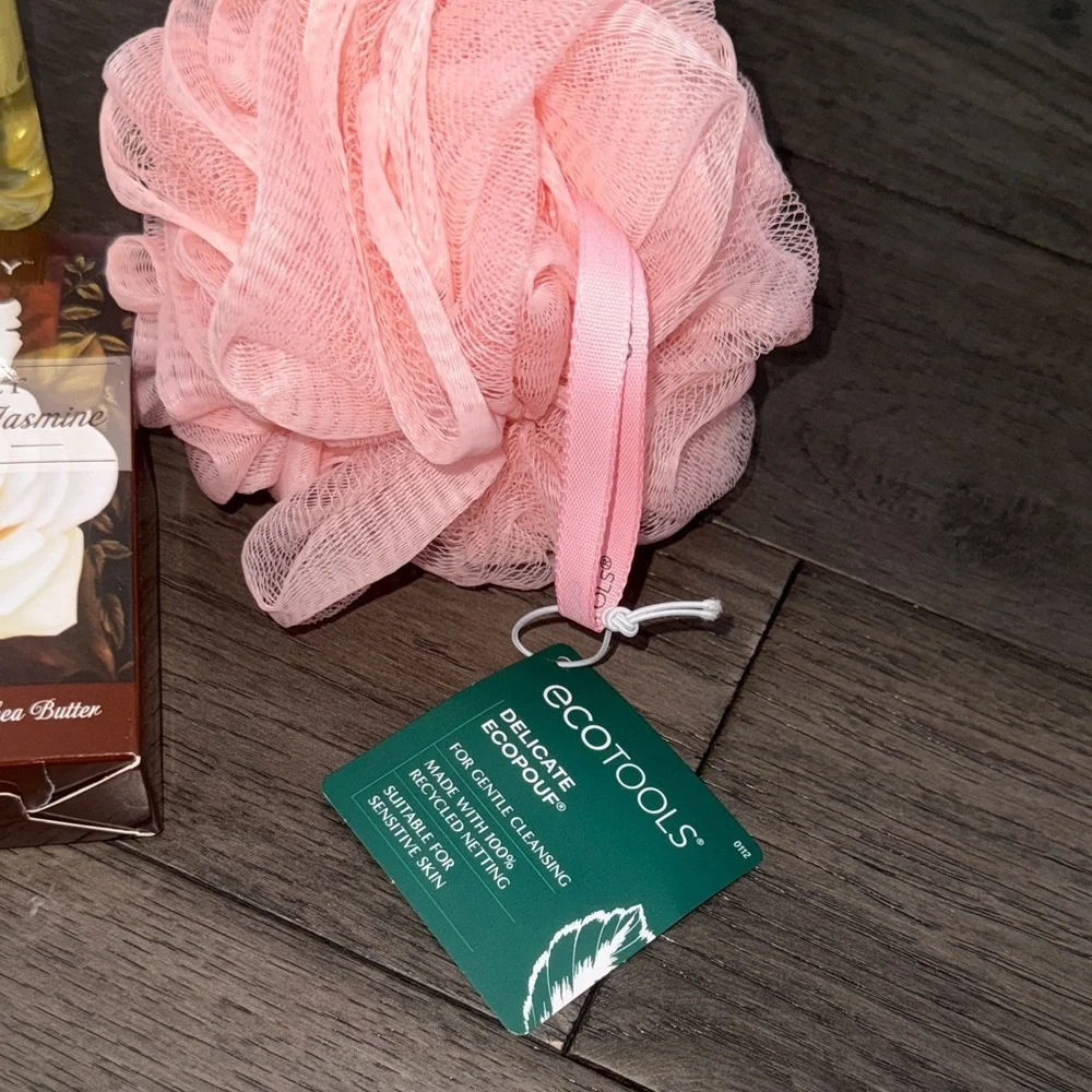 Lovery and Bath salt & Bubble bath and shower gel Set with strong grip hair tie